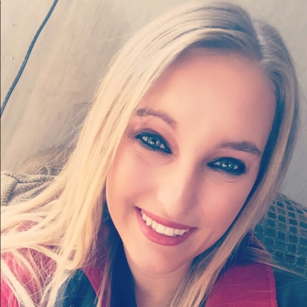 Meet your Posher, Essie